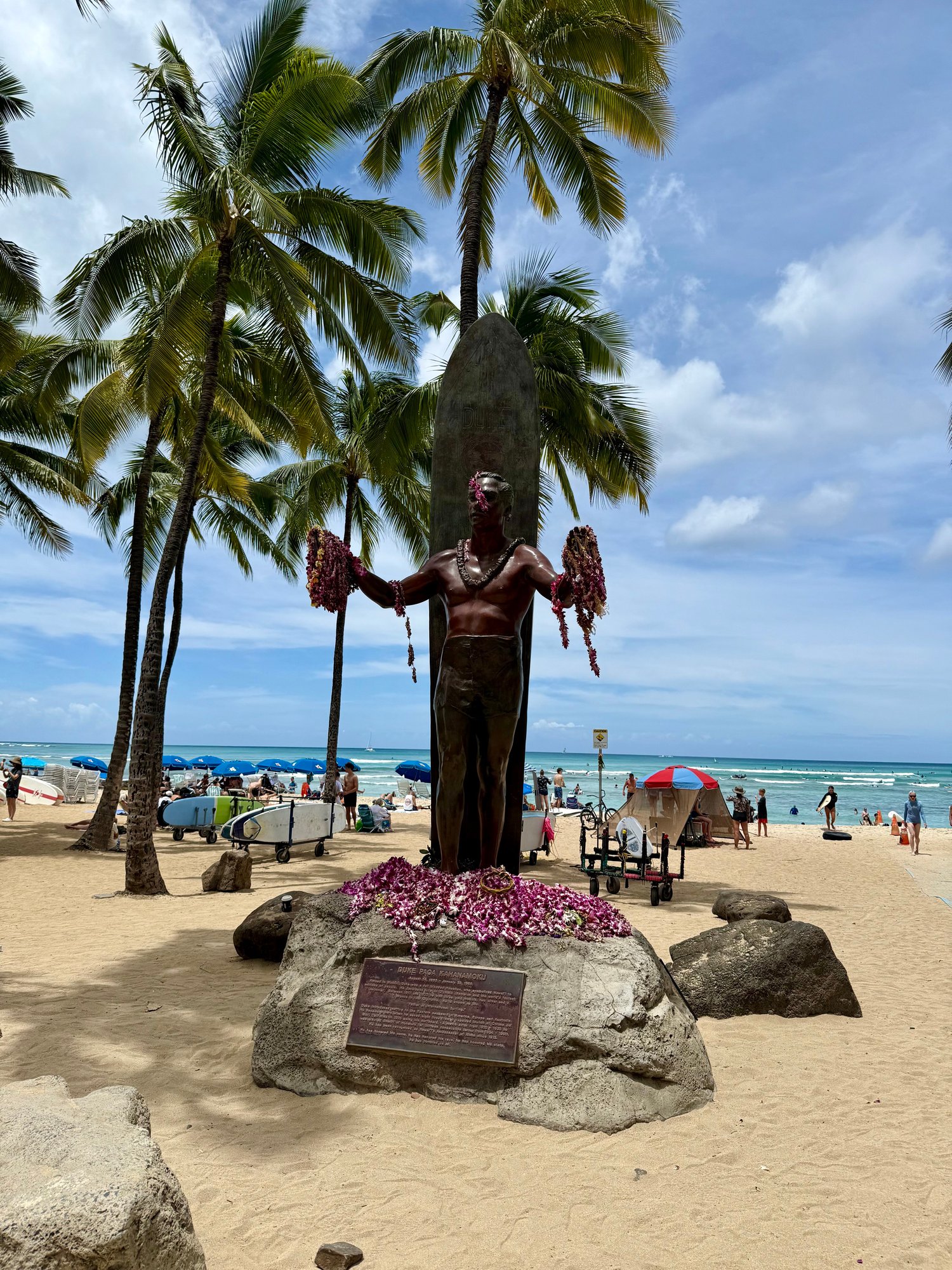 lorenas-honeymoon-oahu-beachbar