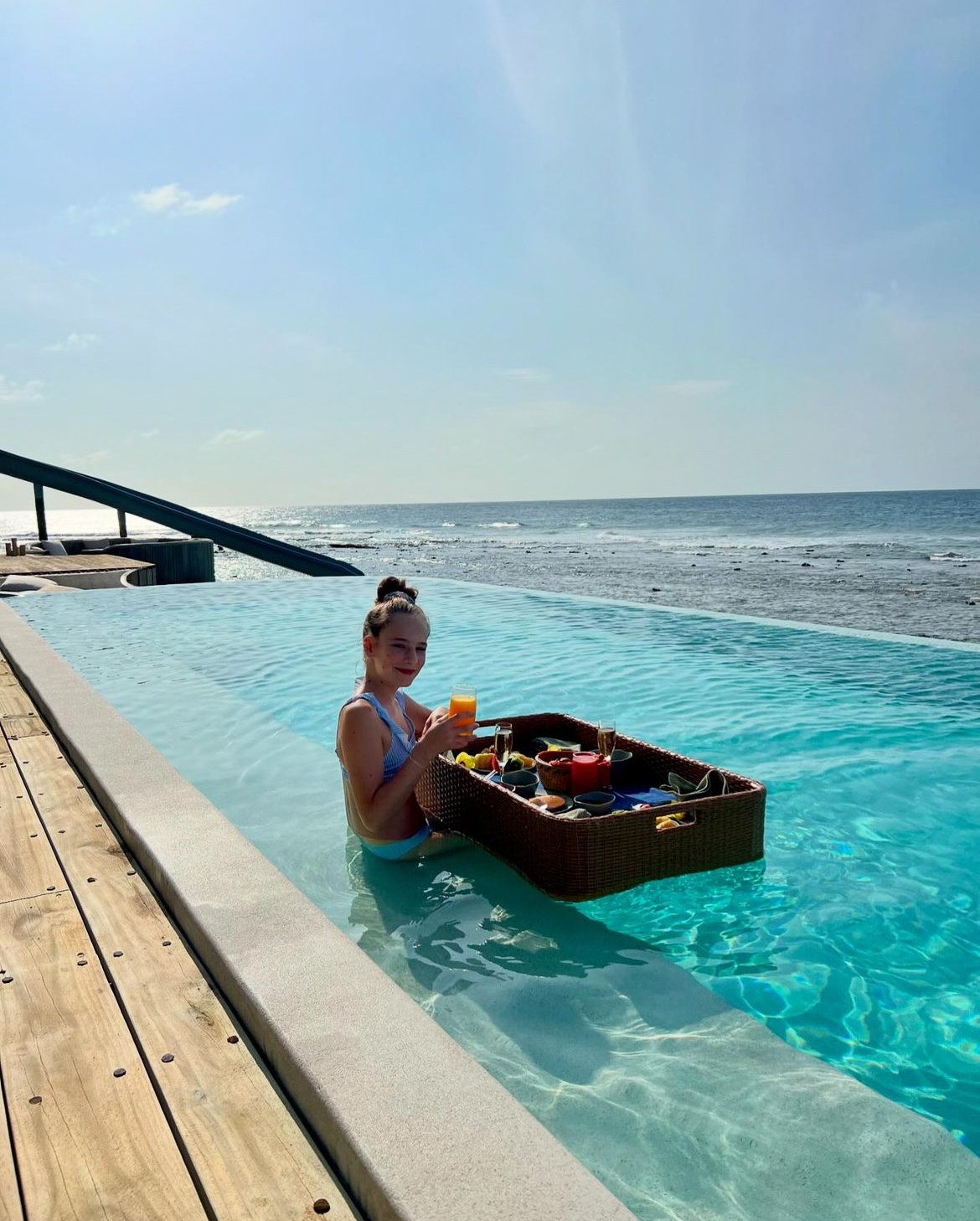 Floating Breakfast im Infinity Pool