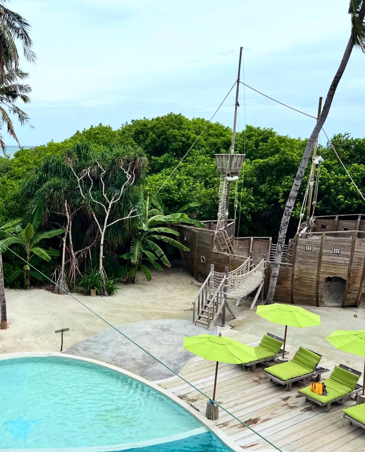 Poolbereich im Soneva Jani 