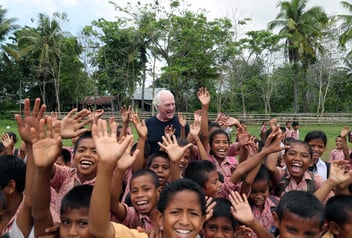 Chris Burch mit Kindern