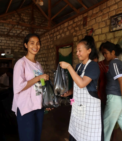 sumba-smiles-foundation-thefamilyproject (2)