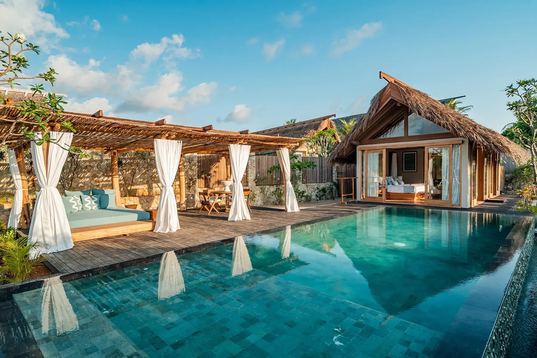 nihi-rote-indonesien-familienluxusreisen-thefamilyproject-pool