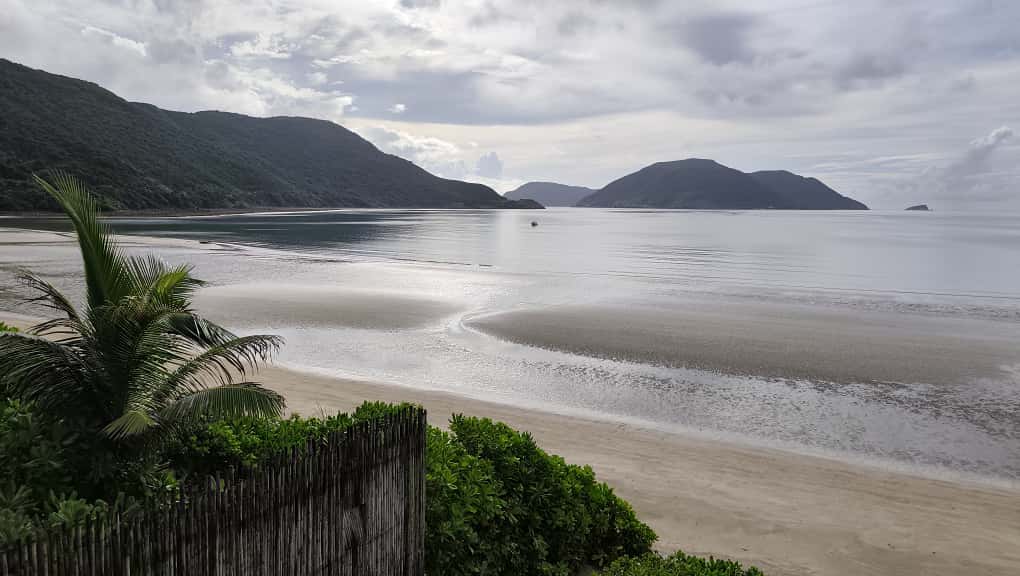 nikola-vietnam-reisebericht-familienluxusreisen-thefamilyproject-six-senses-condao-strand