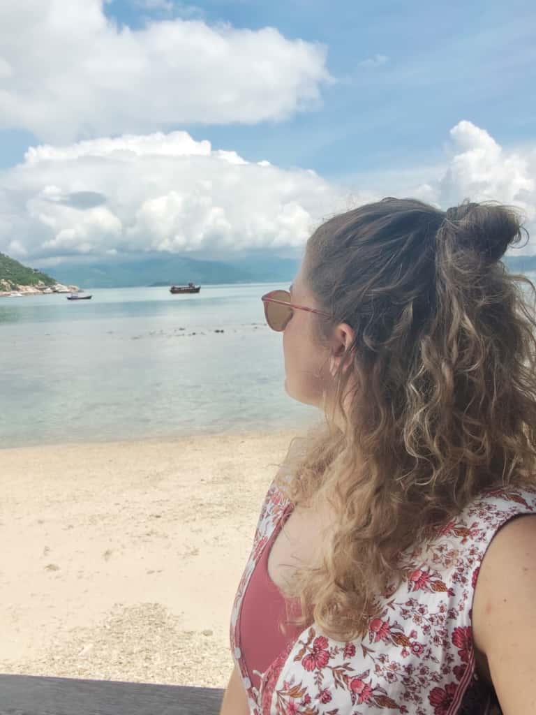 nikola-vietnam-reisebericht-familienluxusreisen-thefamilyproject-sixsensesninhvanbay-strand