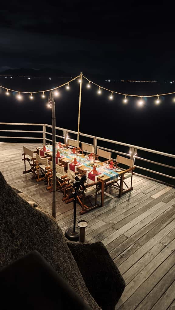 nikola-vietnam-reisebericht-familienluxusreisen-thefamilyproject-sixsensesninhvanbay-dinner