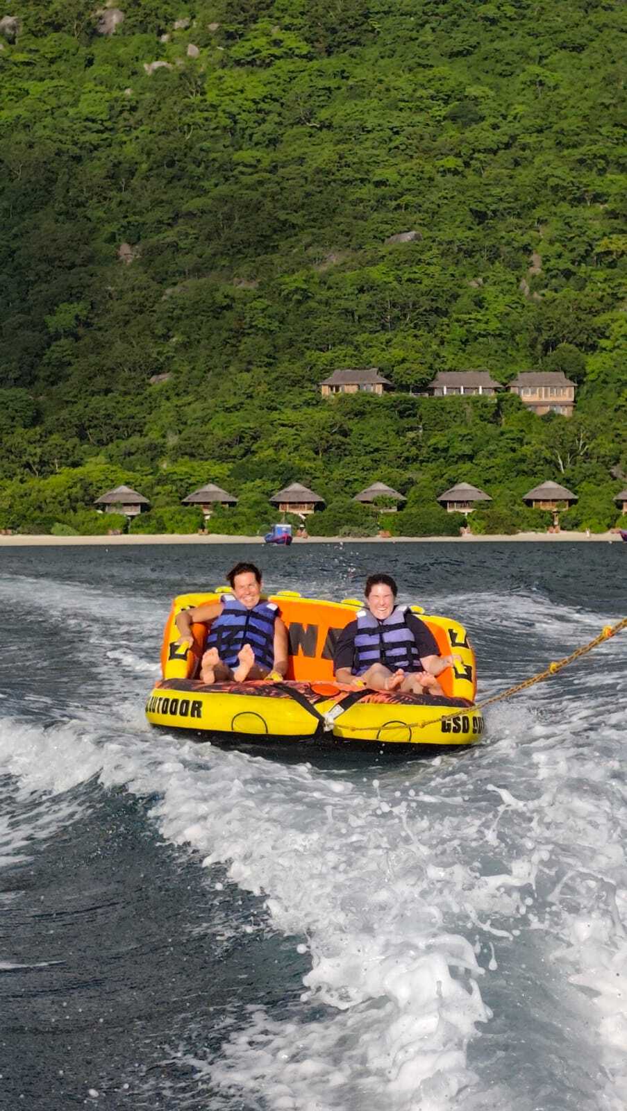 nikola-vietnam-reisebericht-familienluxusreisen-thefamilyproject-sixsensesninhvanbay-rafting