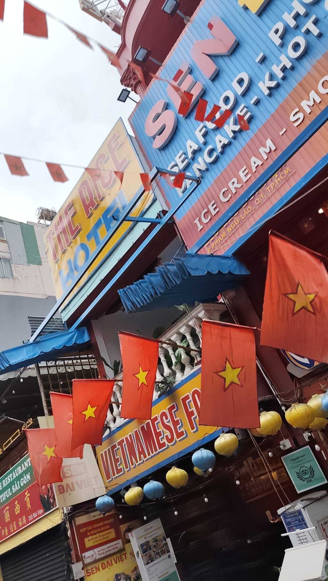 nikola-vietnam-reisebericht-familienluxusreisen-thefamilyproject-saigonstreets