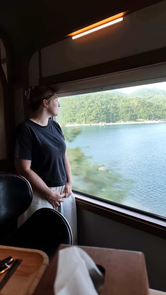 nikola-vietnam-reisebericht-familienluxusreisen-thefamilyproject-train