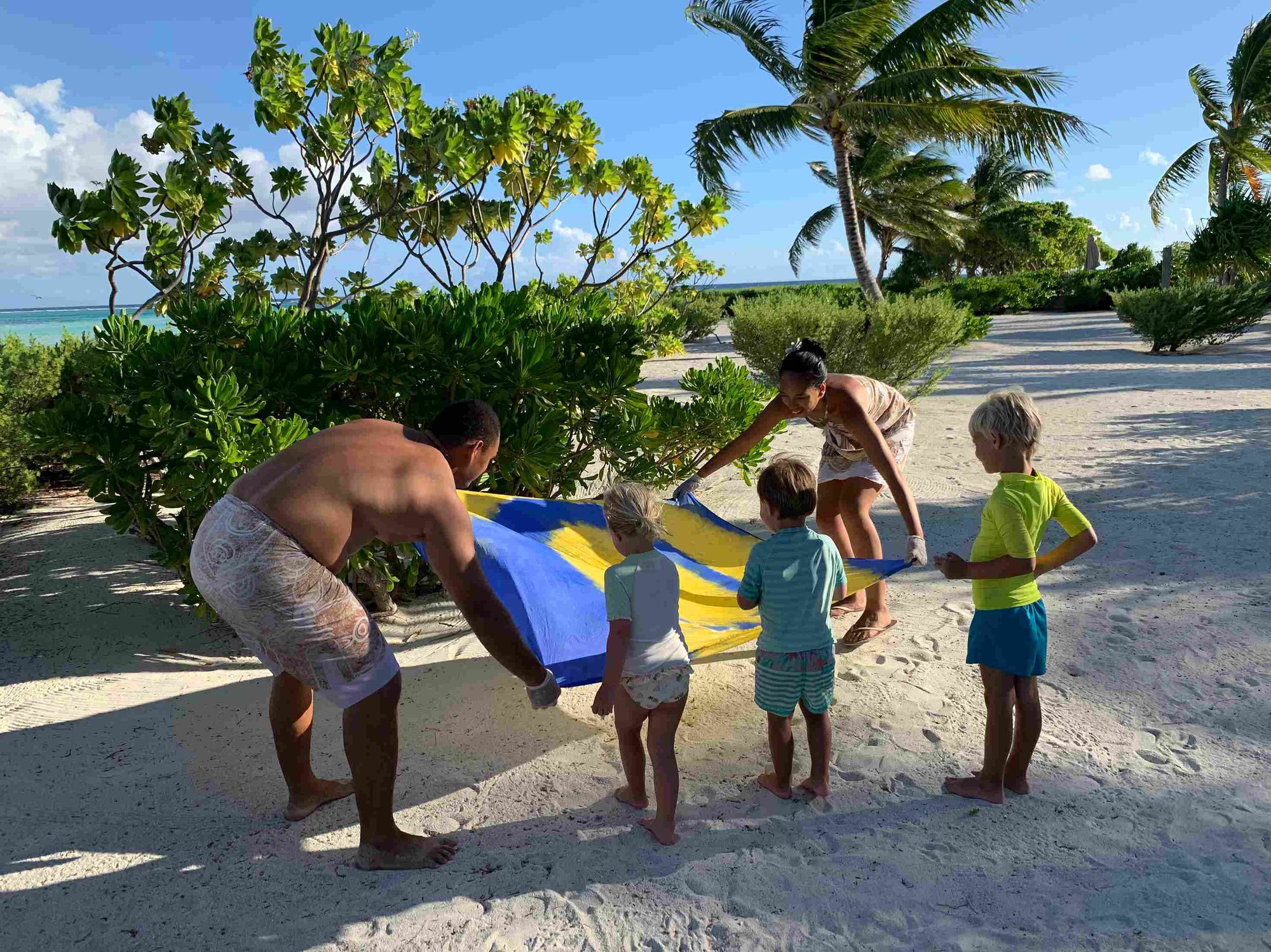 Abenteuer mit der Familie am Strand