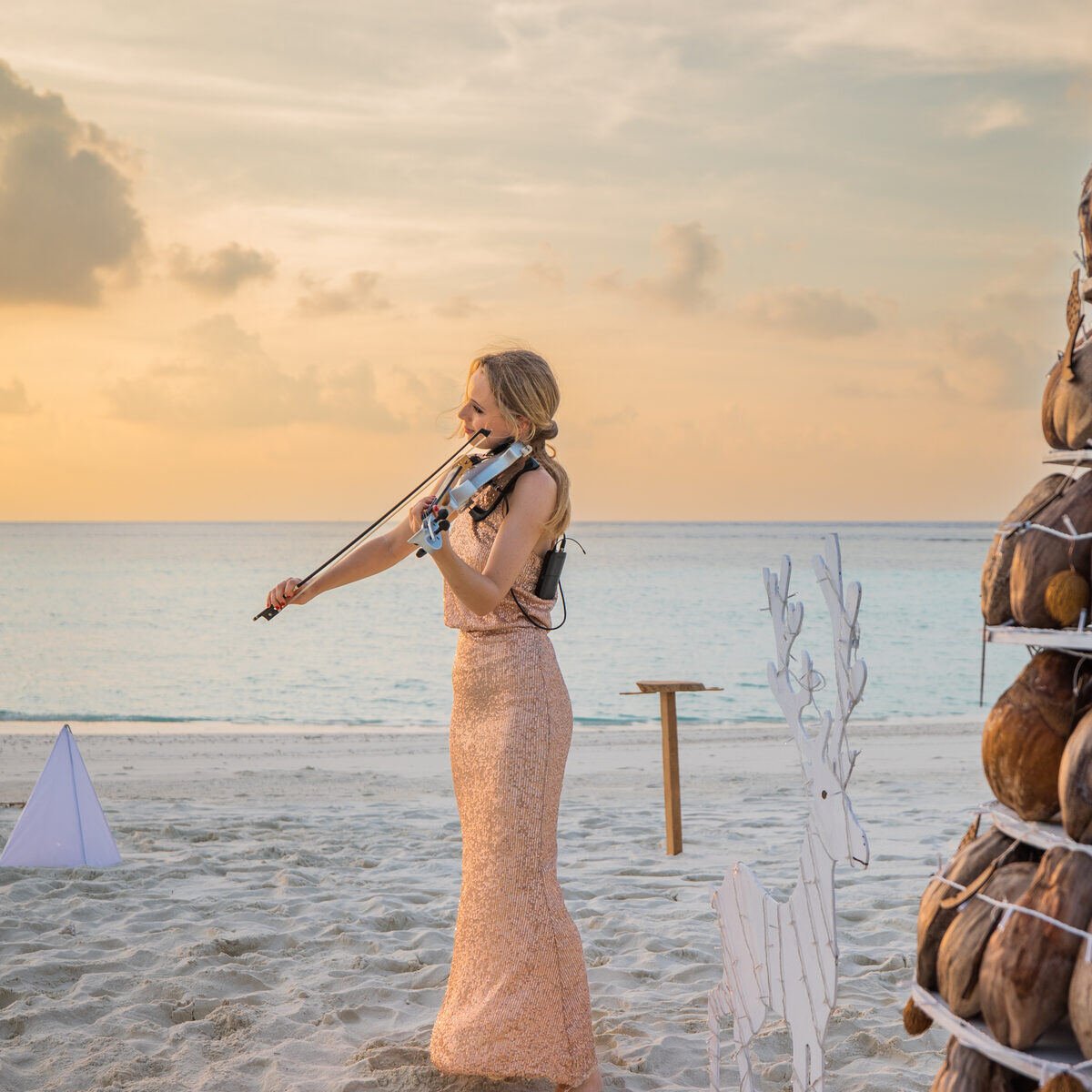43141_Soneva-Fushi-New-Year_s-Eve-Journey_-Entertainer-1200x1200