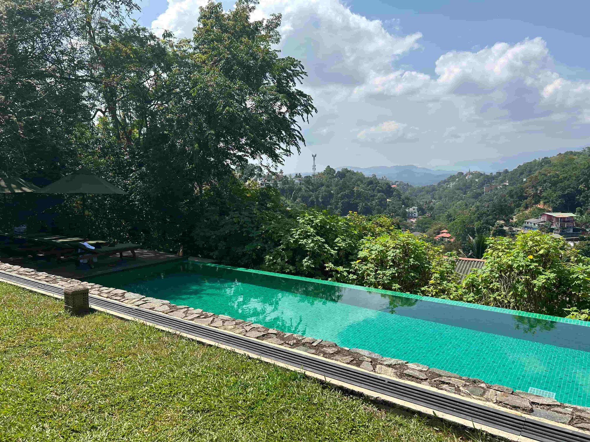 Infinity Pool im King's Pavilion