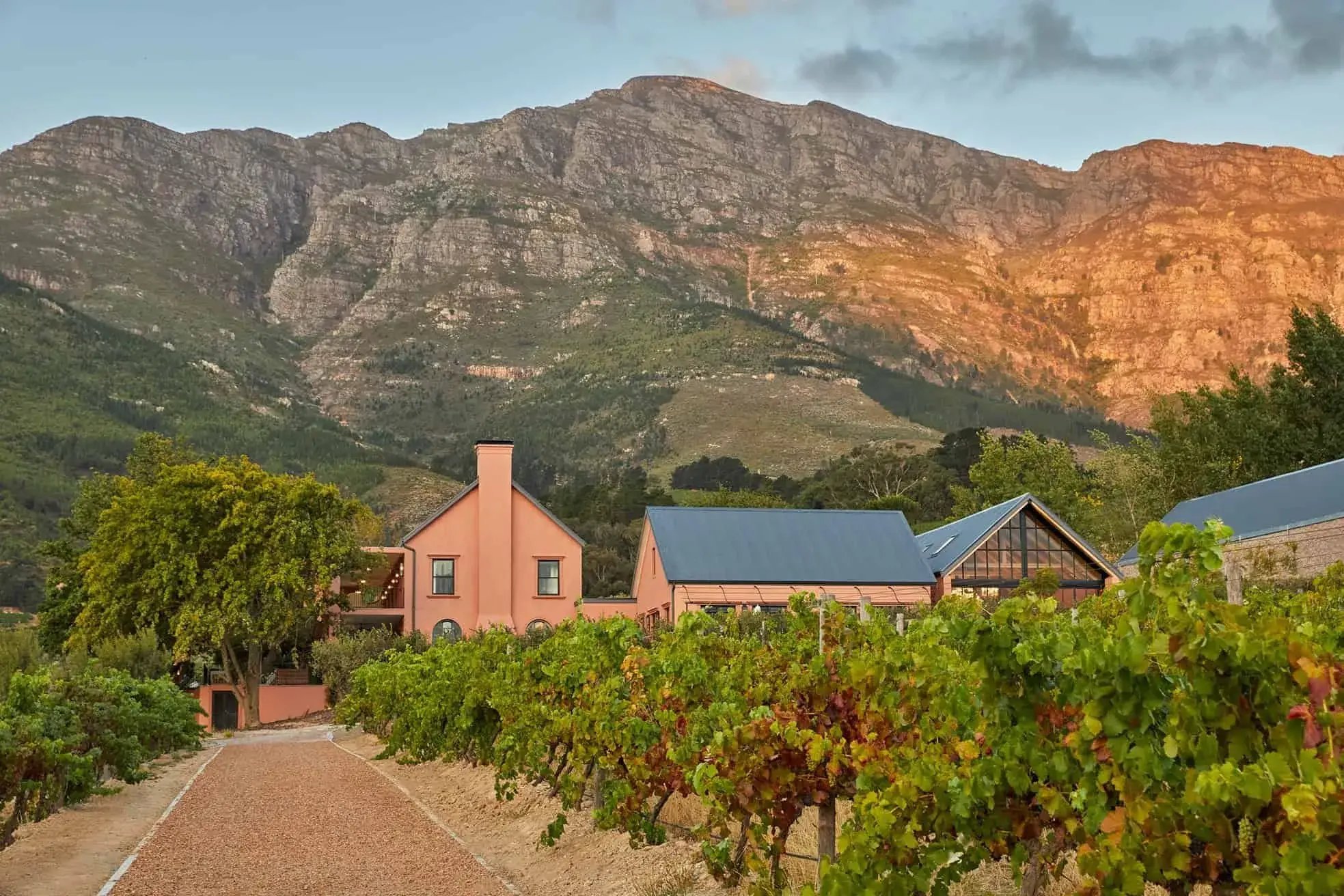 franschhoek-house-suedafrika-winelands-familienluxusreisen-thefamilyproject-exerior