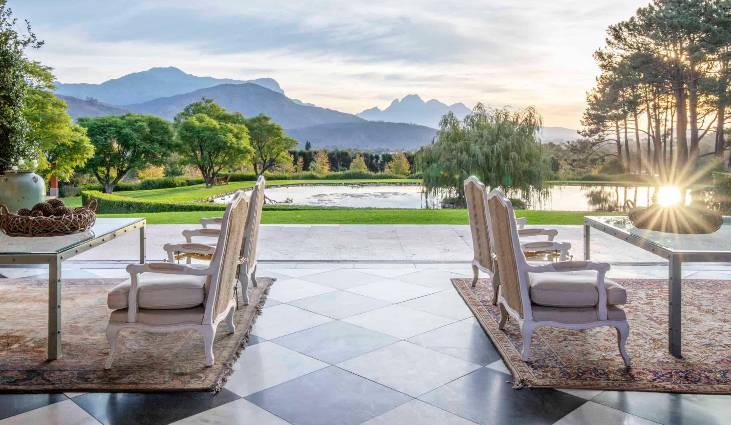 franschhoek-house-suedafrika-winelands-familienluxusreisen-thefamilyproject-veranda