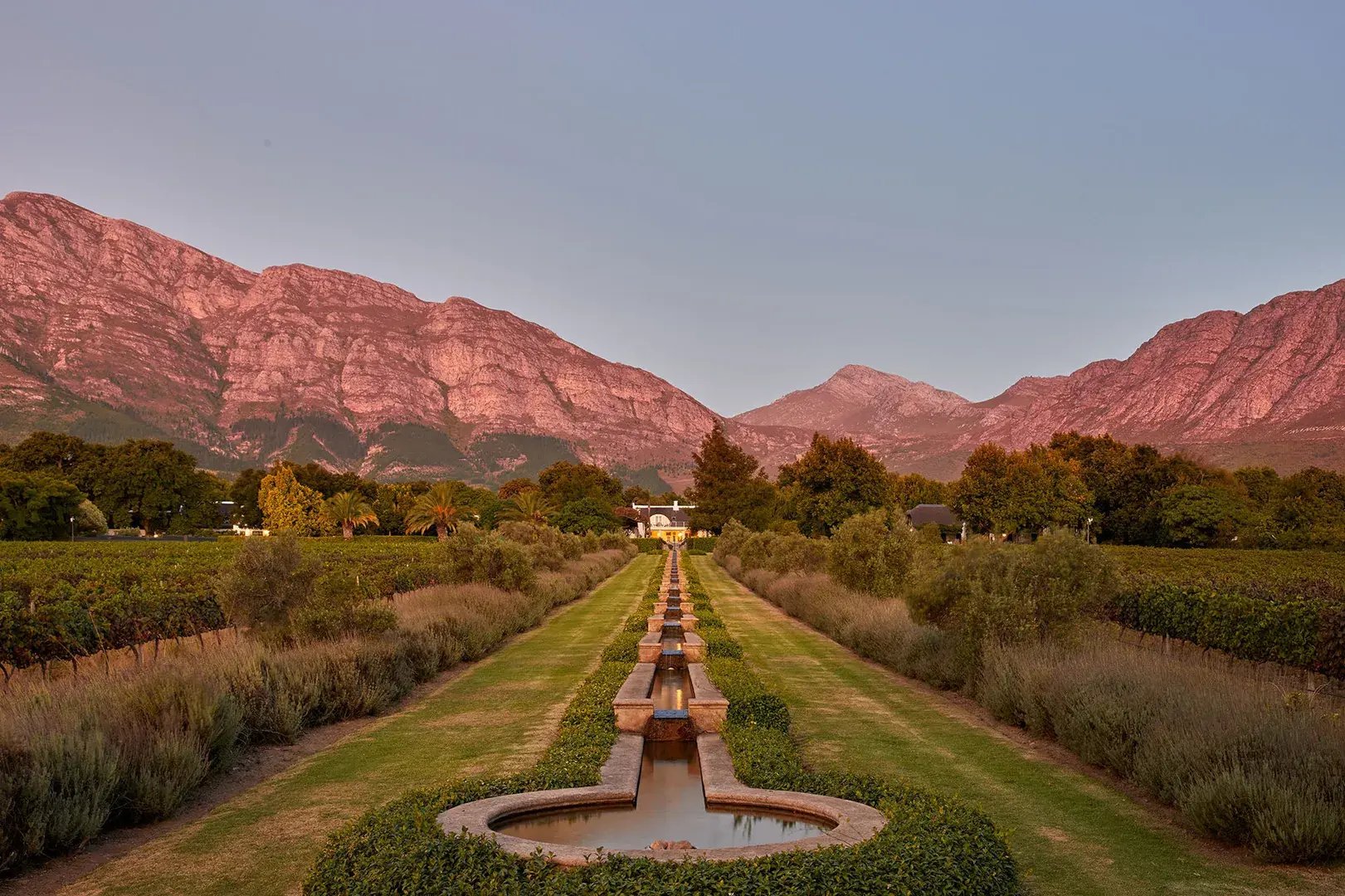 1 la cle des montagnes franschhoek sudafrika afrika landschaft garten berge the family project luxus familie kinder reisen