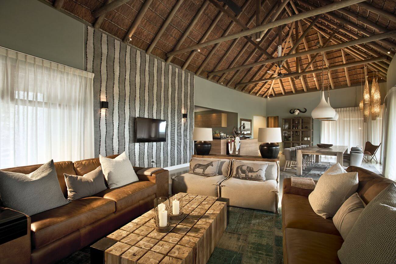 Mhondoro-Safari-Lodge-Suedafrika-Familienluxusreisen-Wohnzimmer-2