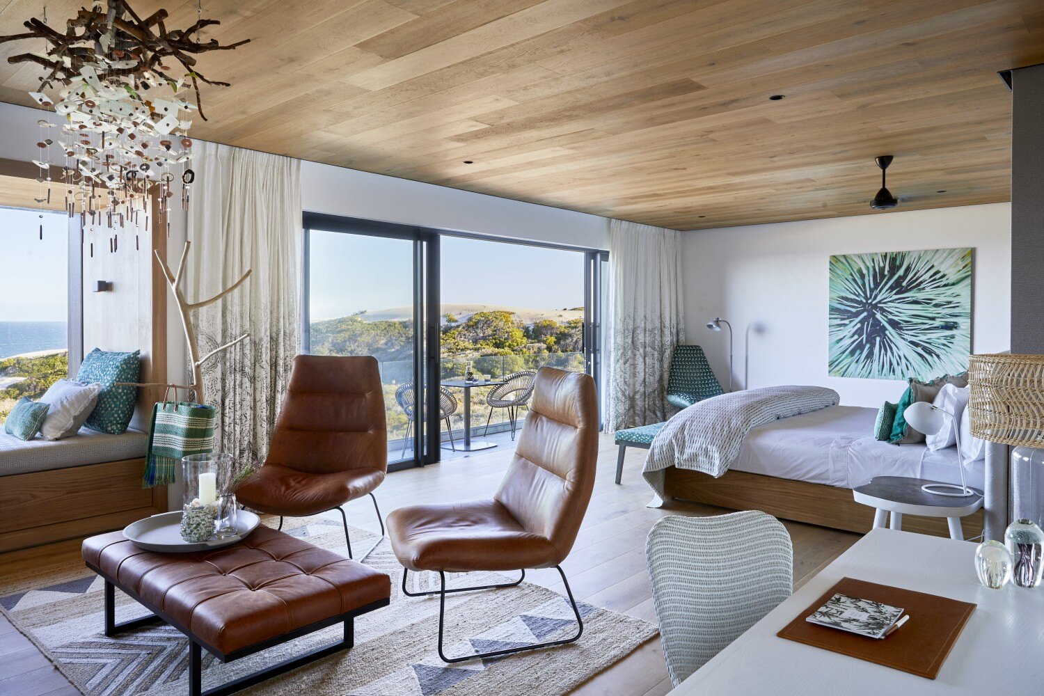 Helle, freundliche Suite in einer Beach Lodge mit Blick auf die Dünen.