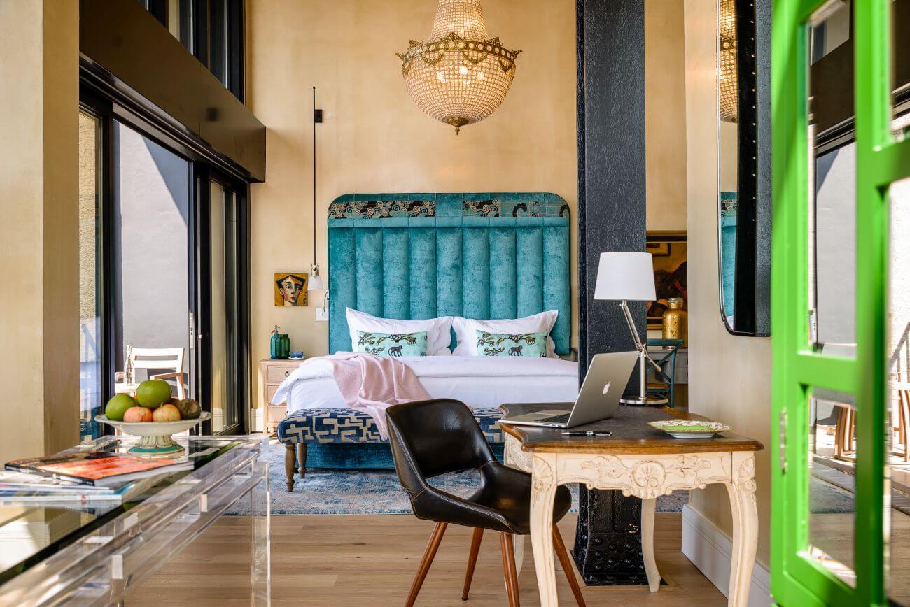 Suite mit Schreibtisch und Kingsize-Bett