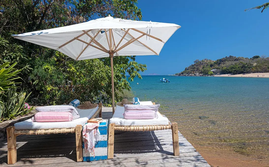 kaya mawa likoma island makawi afrika the family project familienreise familie kinder luxus urlaub meer sonnenliegen sonnenschirm