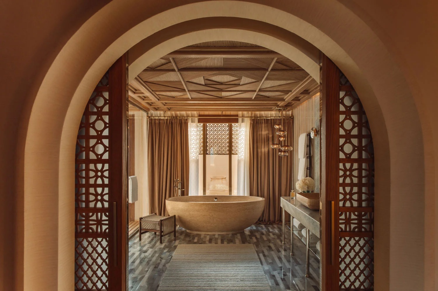 royal-mansour-tamuda-bay-marokko-familienluxusreise-thefamilyproject-villa-badezimmer