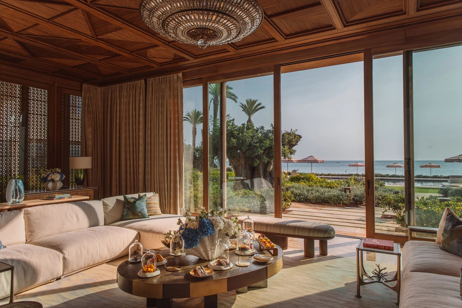 royal-mansour-tamuda-bay-marokko-familienluxusreise-thefamilyproject-villa-wohnbereich