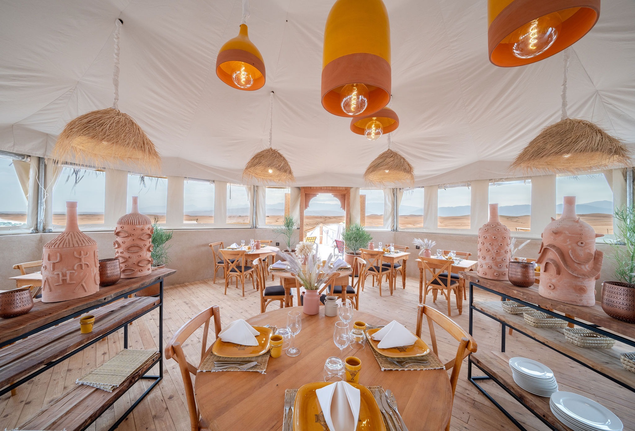 inara-camp-marokko-familienluxusreise-thefamilyproject-restaurant-innen