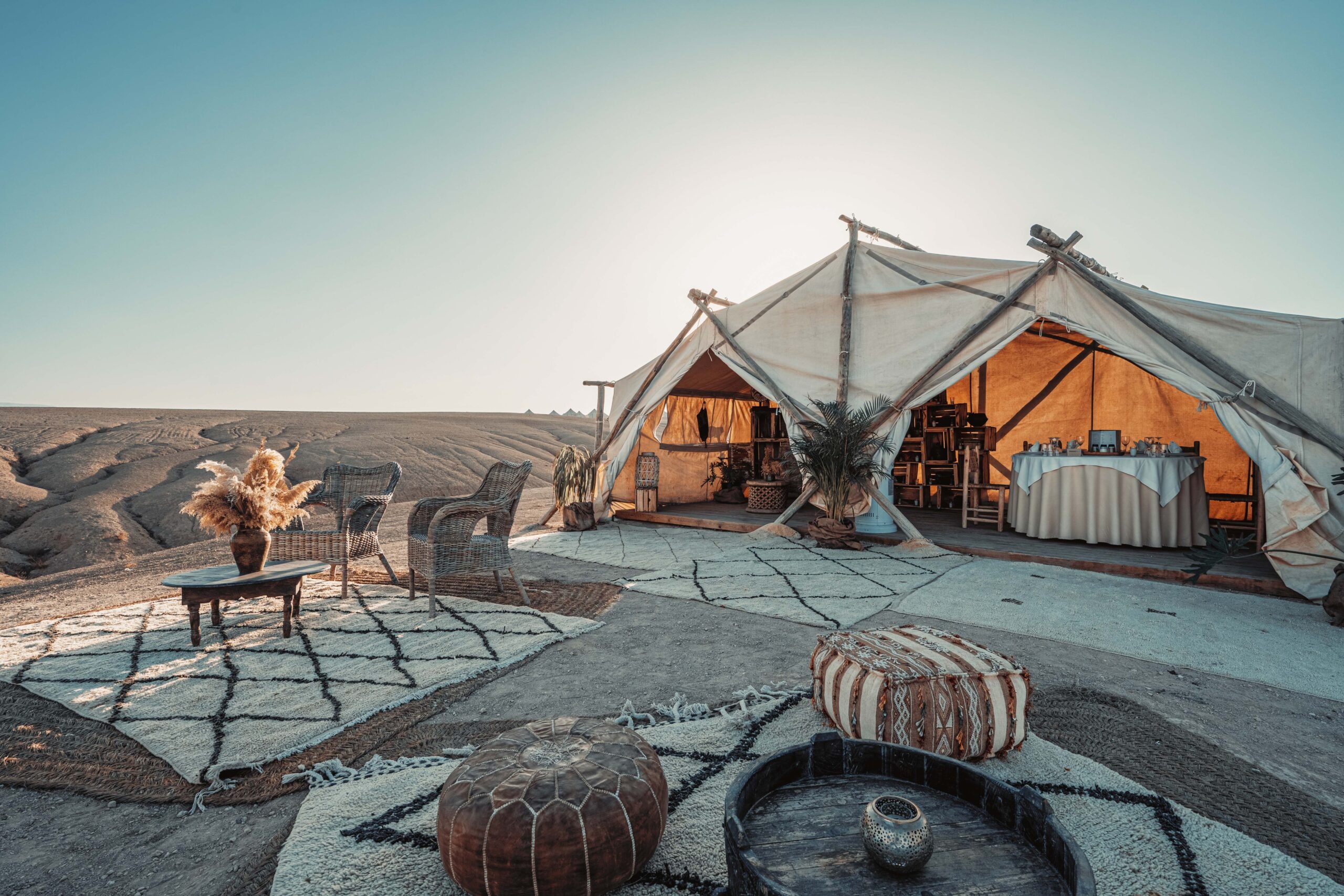 inara-camp-marokko-familienluxusreise-thefamilyproject-zelt-aussen