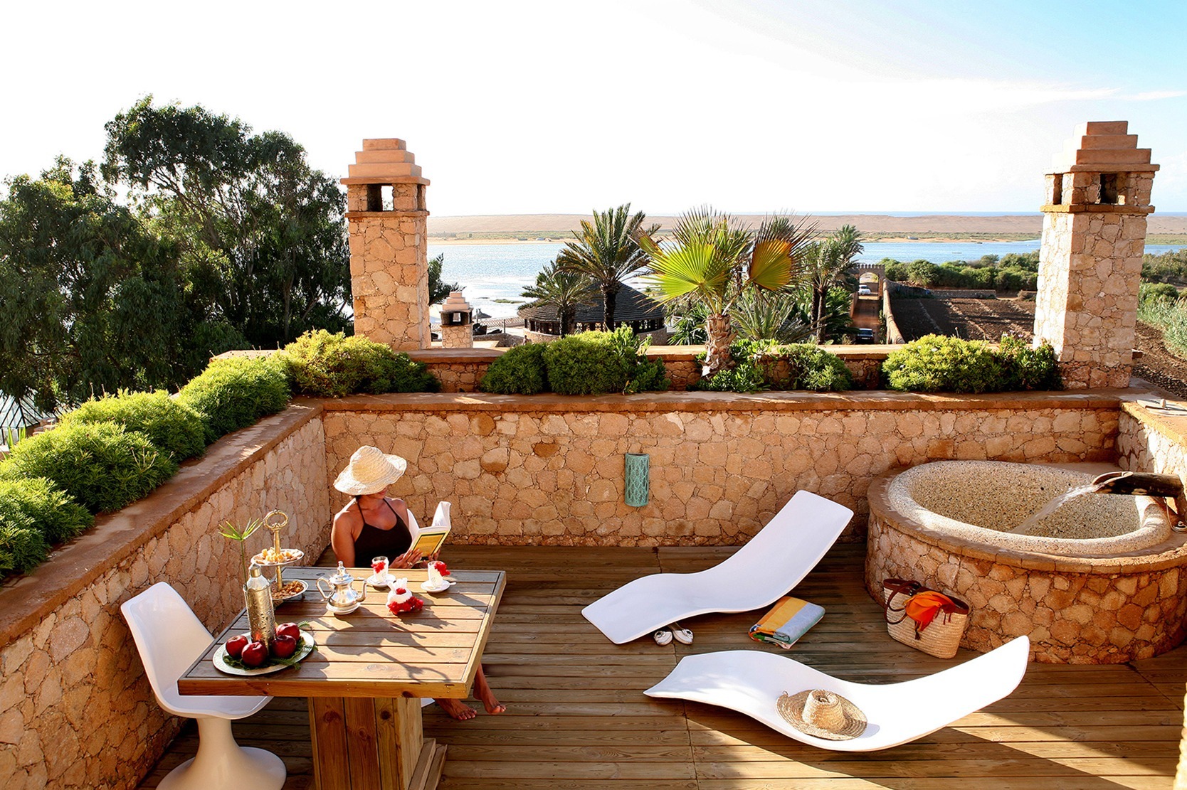 la-sultana-oualidia-marokko-familienluxusreise-thefamilyproject-lagoonsuite-terrasse