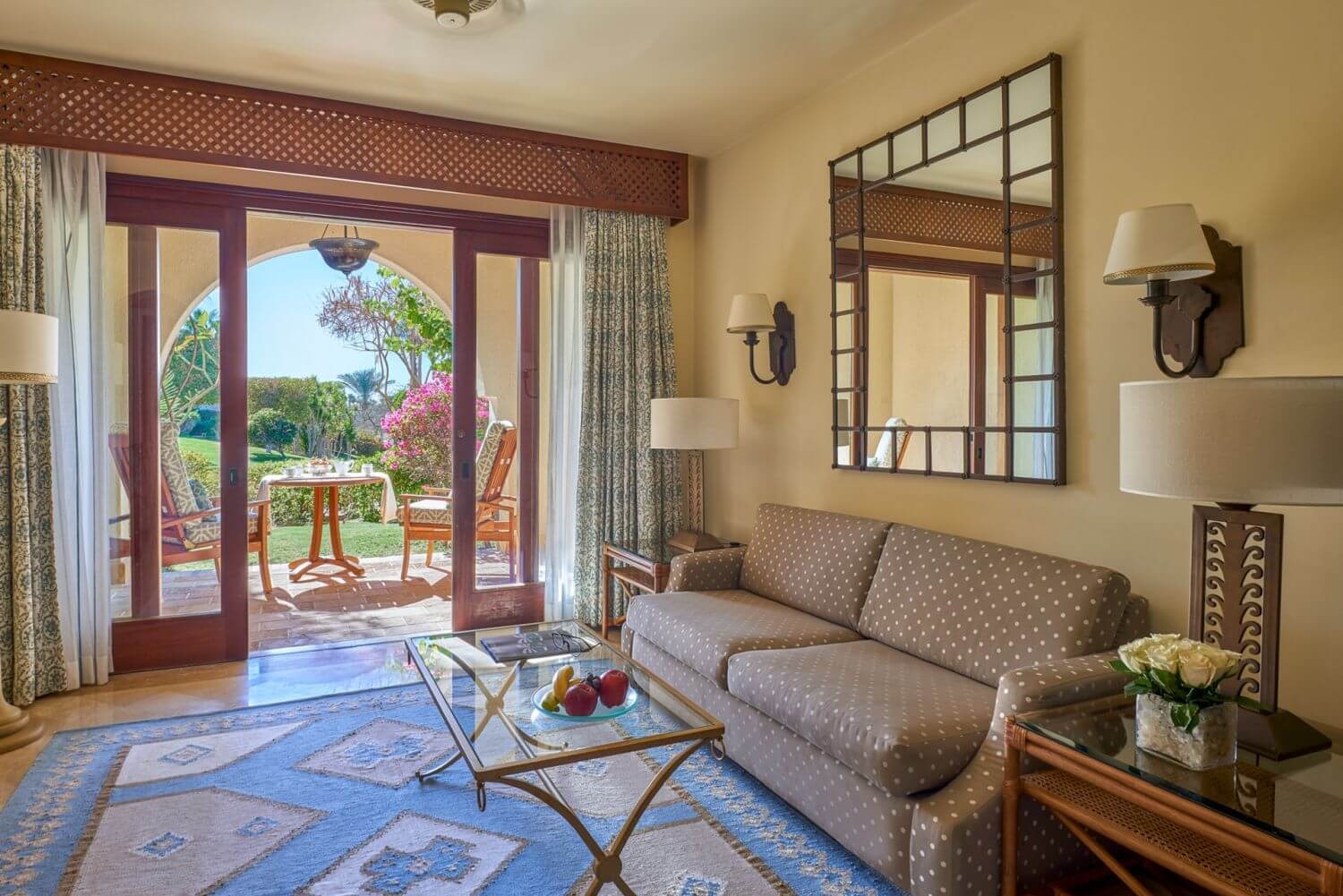 four-seasons-shram-el-sheikh-familienluxusreise-thefamilyproject-chalet-wohnbereich