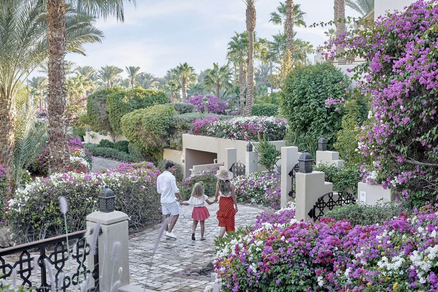 four-seasons-shram-el-sheikh-familienluxusreise-thefamilyproject-garten