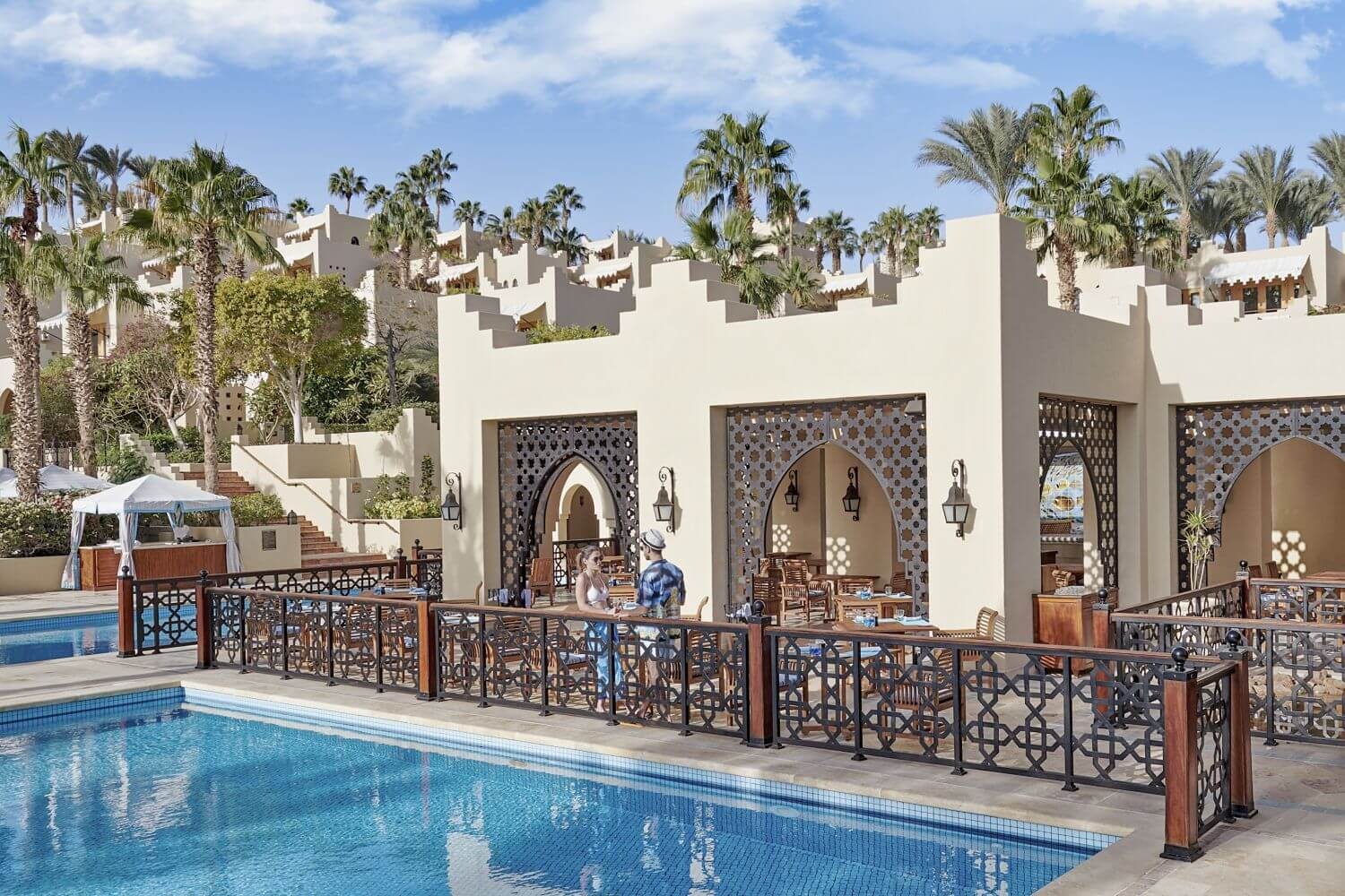 four-seasons-shram-el-sheikh-familienluxusreise-thefamilyproject-restaurant-pool