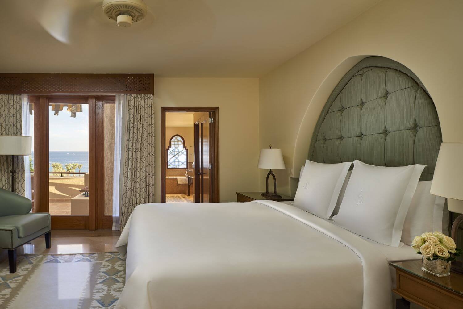 four-seasons-shram-el-sheikh-familienluxusreise-thefamilyproject-suite-bett