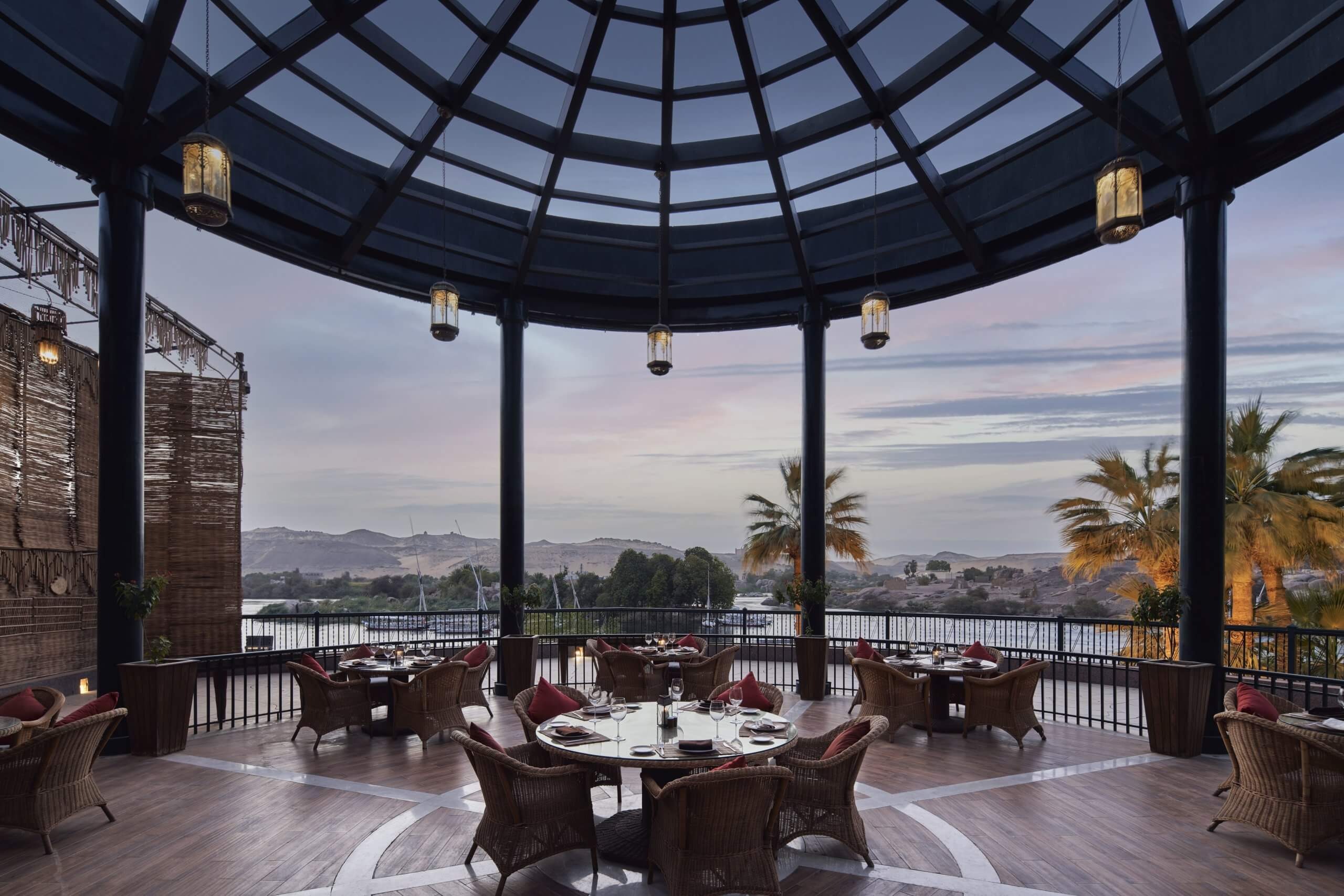 sofitel-legend-old-cataract-aegypten-familienluxusreise-thefamilyproject-restaurant-terrasse
