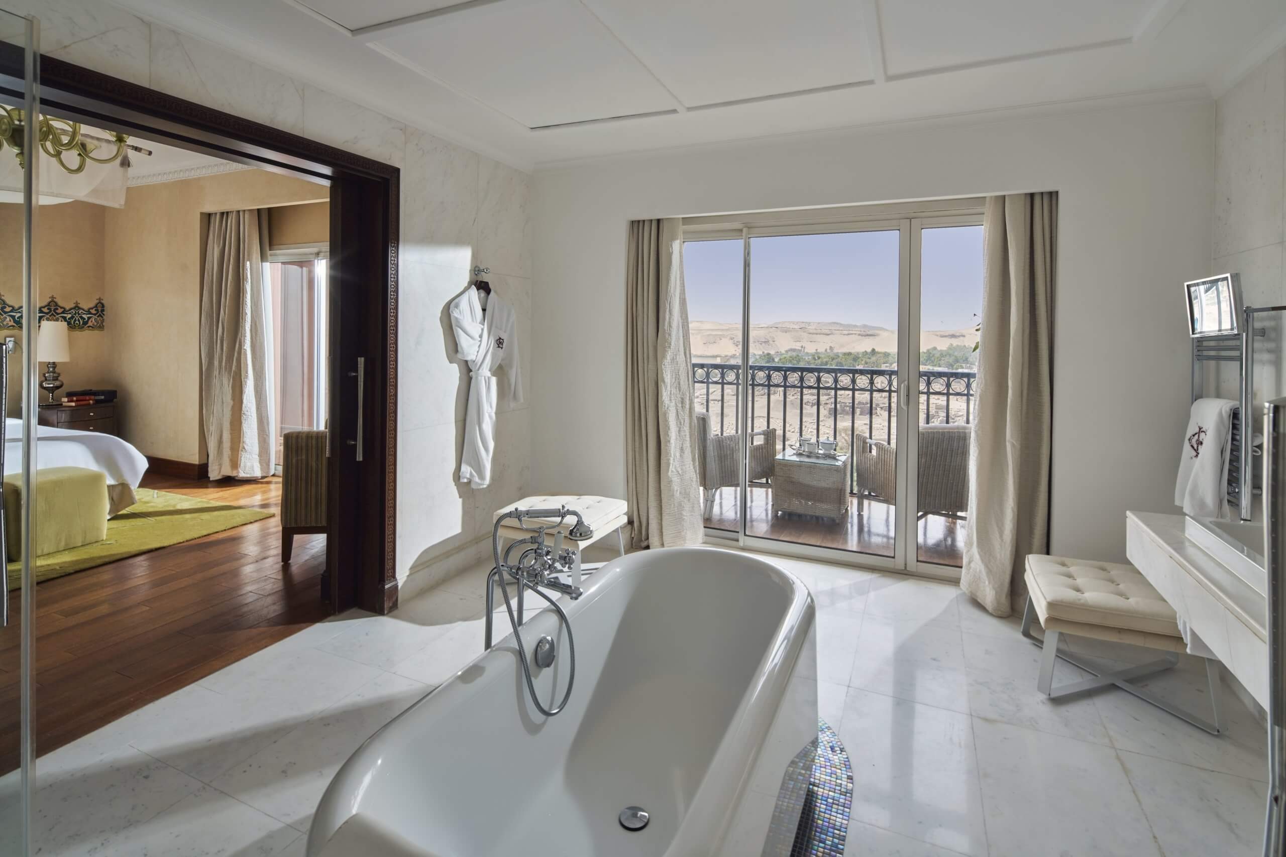 sofitel-legend-old-cataract-aegypten-familienluxusreise-thefamilyproject-suite-badezimmer