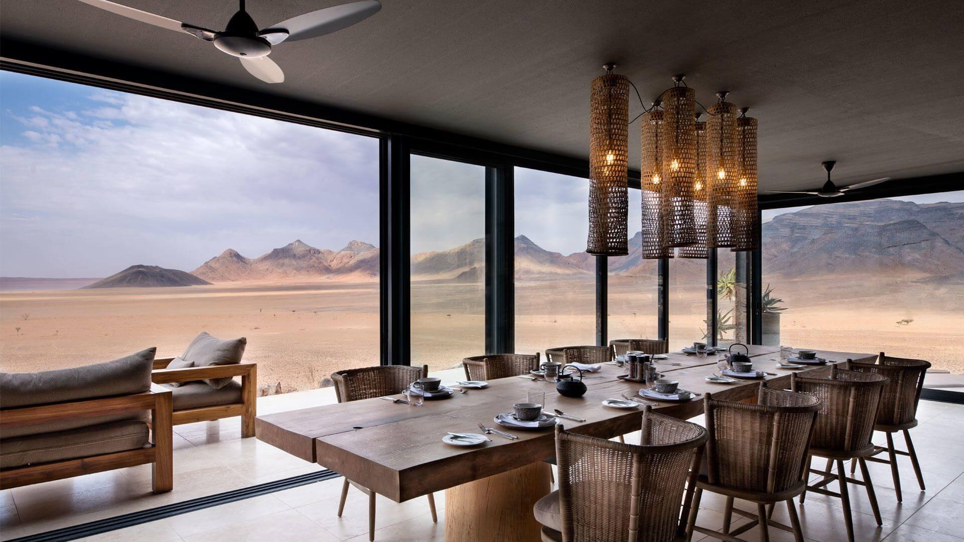 and-beyond-sossusvlei-desert-lodge-namibia-familienluxusreise-esszimmer