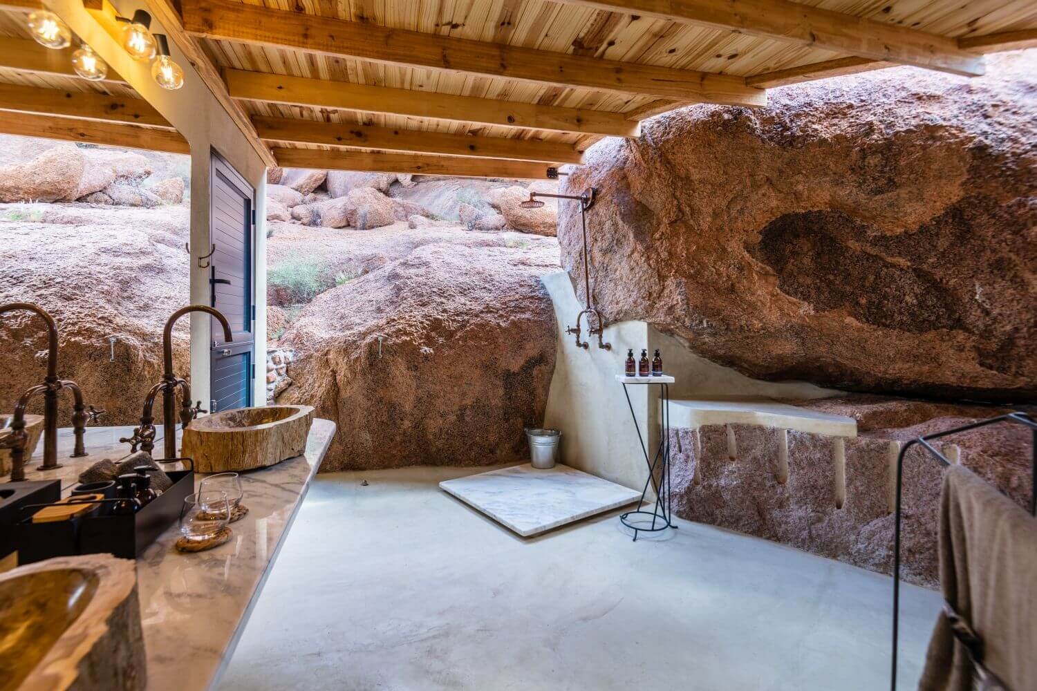 onduli-ridge-namibia-familienluxusreisen-thefamilyproject-bad