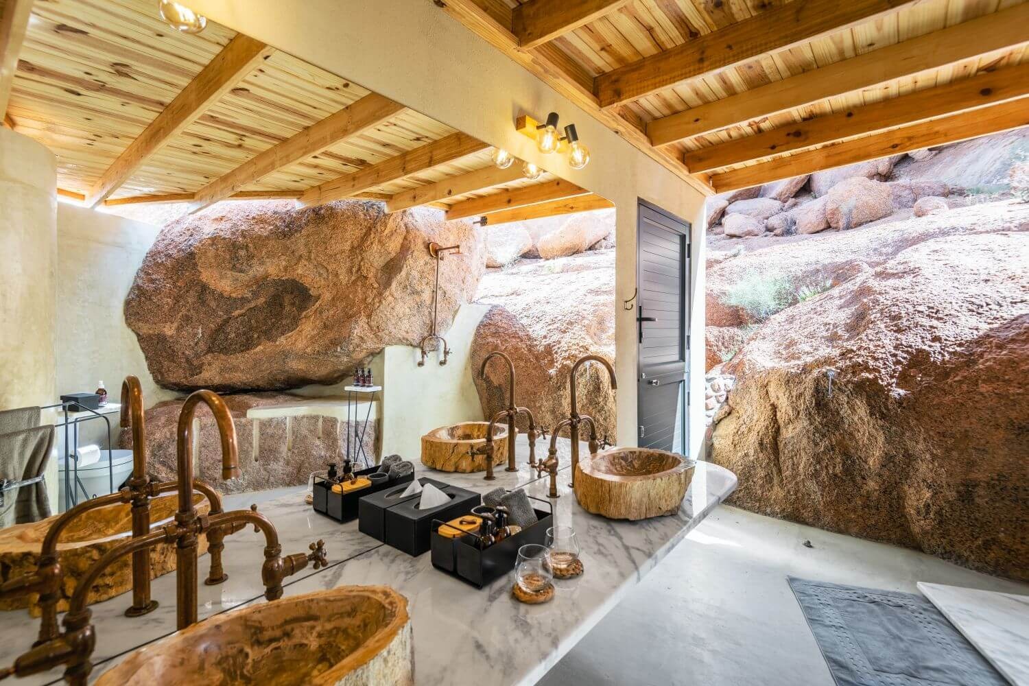 onduli-ridge-namibia-familienluxusreisen-thefamilyproject-badezimmer