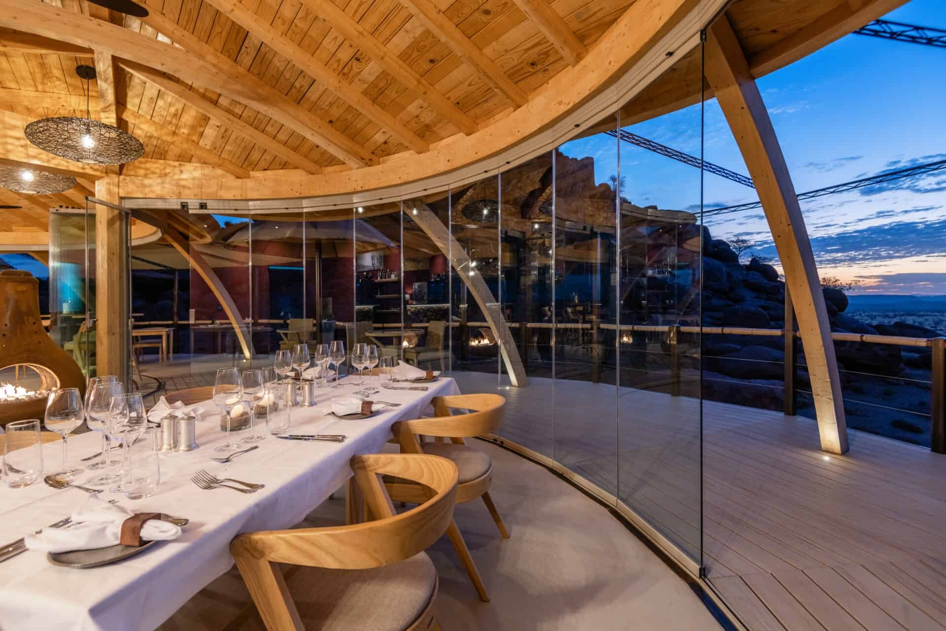 onduli-ridge-namibia-familienluxusreisen-thefamilyproject-restaurant