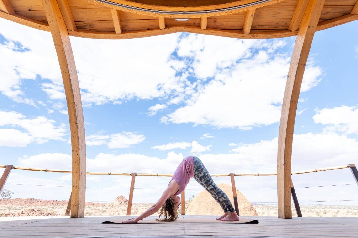 onduli-ridge-namibia-familienluxusreisen-thefamilyproject-yoga