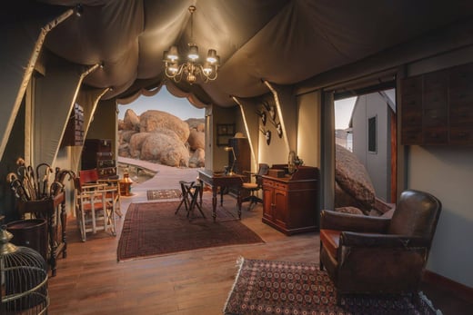 Sonop-Lodge-Namibia-Familienluxusreisen-Einrichtung
