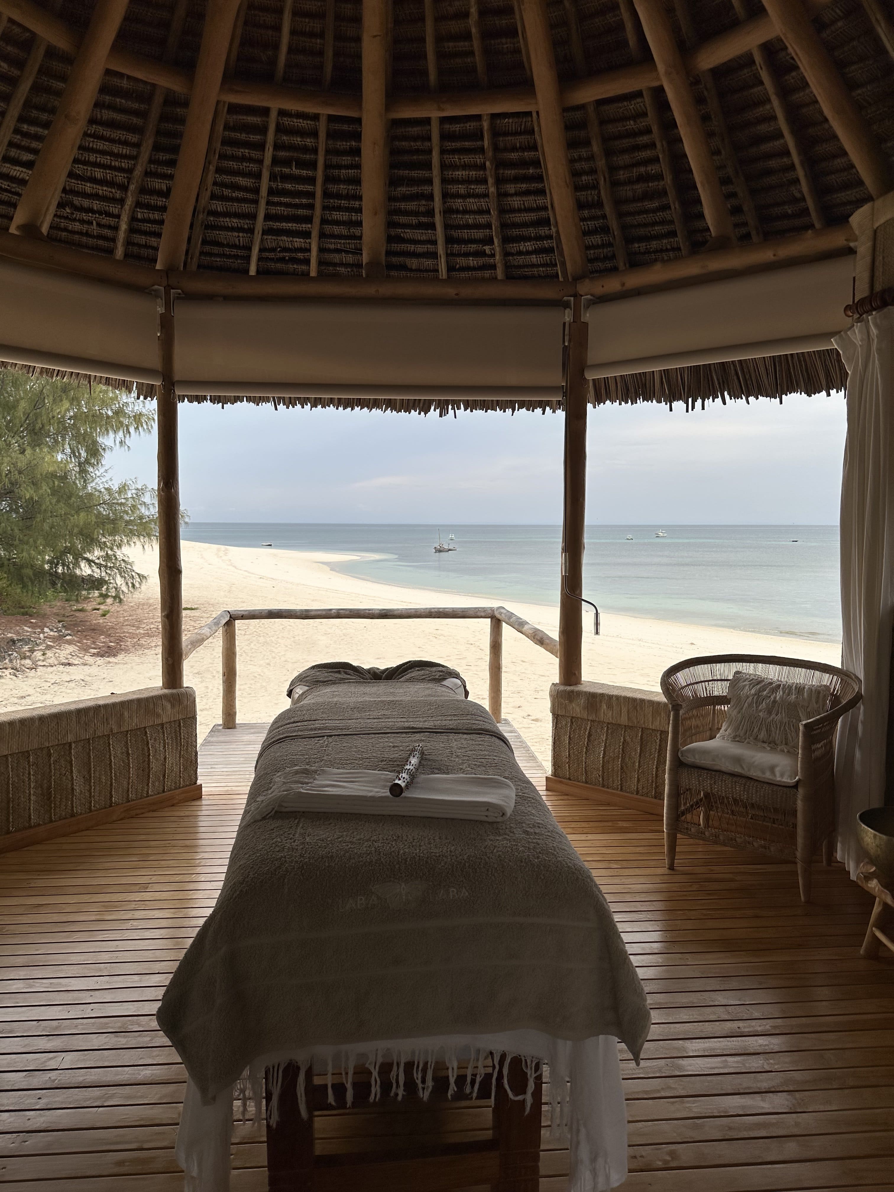 fanjove-island-isabella-familienluxusreisen-thefamilyproject-massage