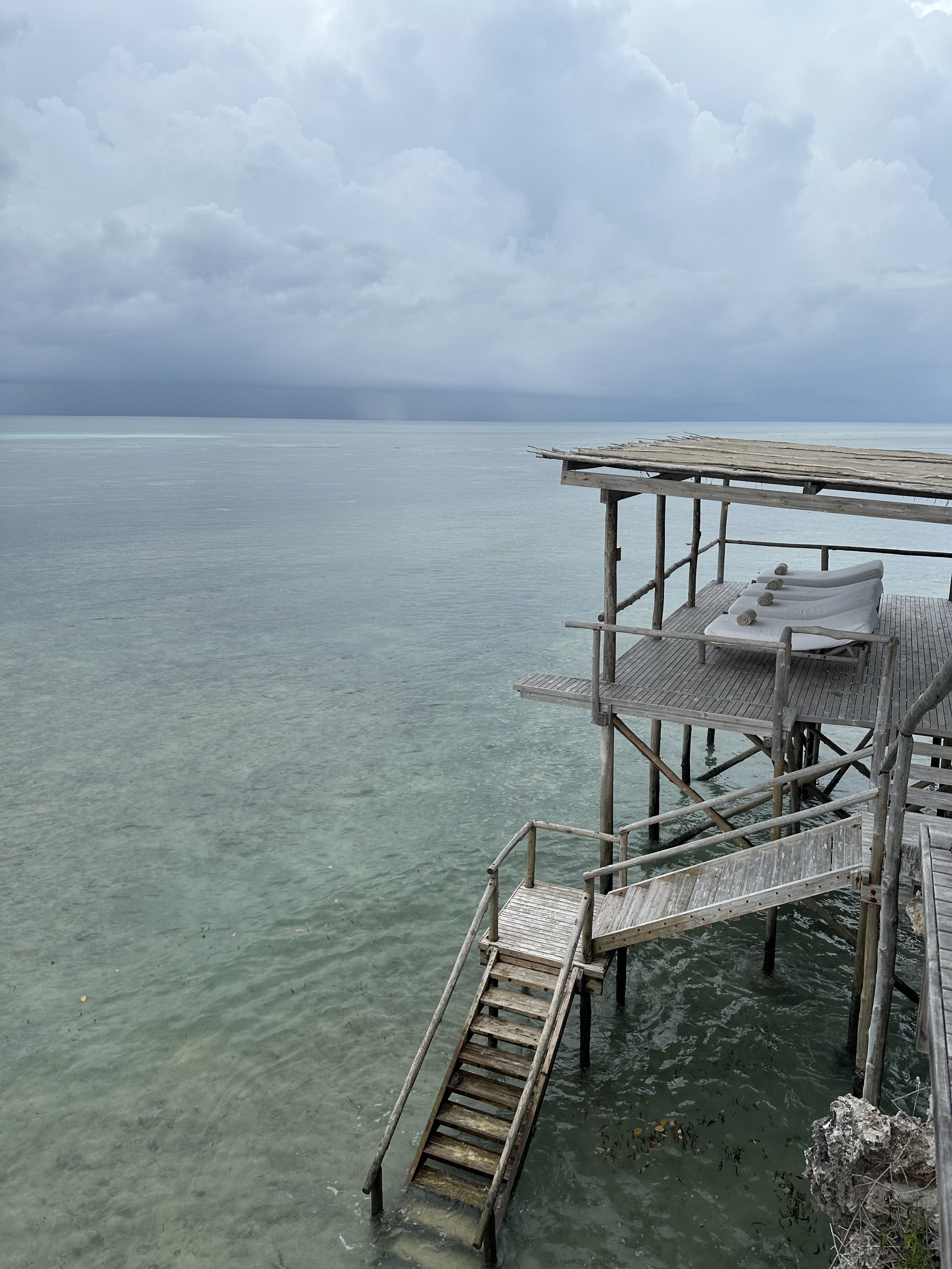 fanjove-island-isabella-familienluxusreisen-thefamilyproject-steg