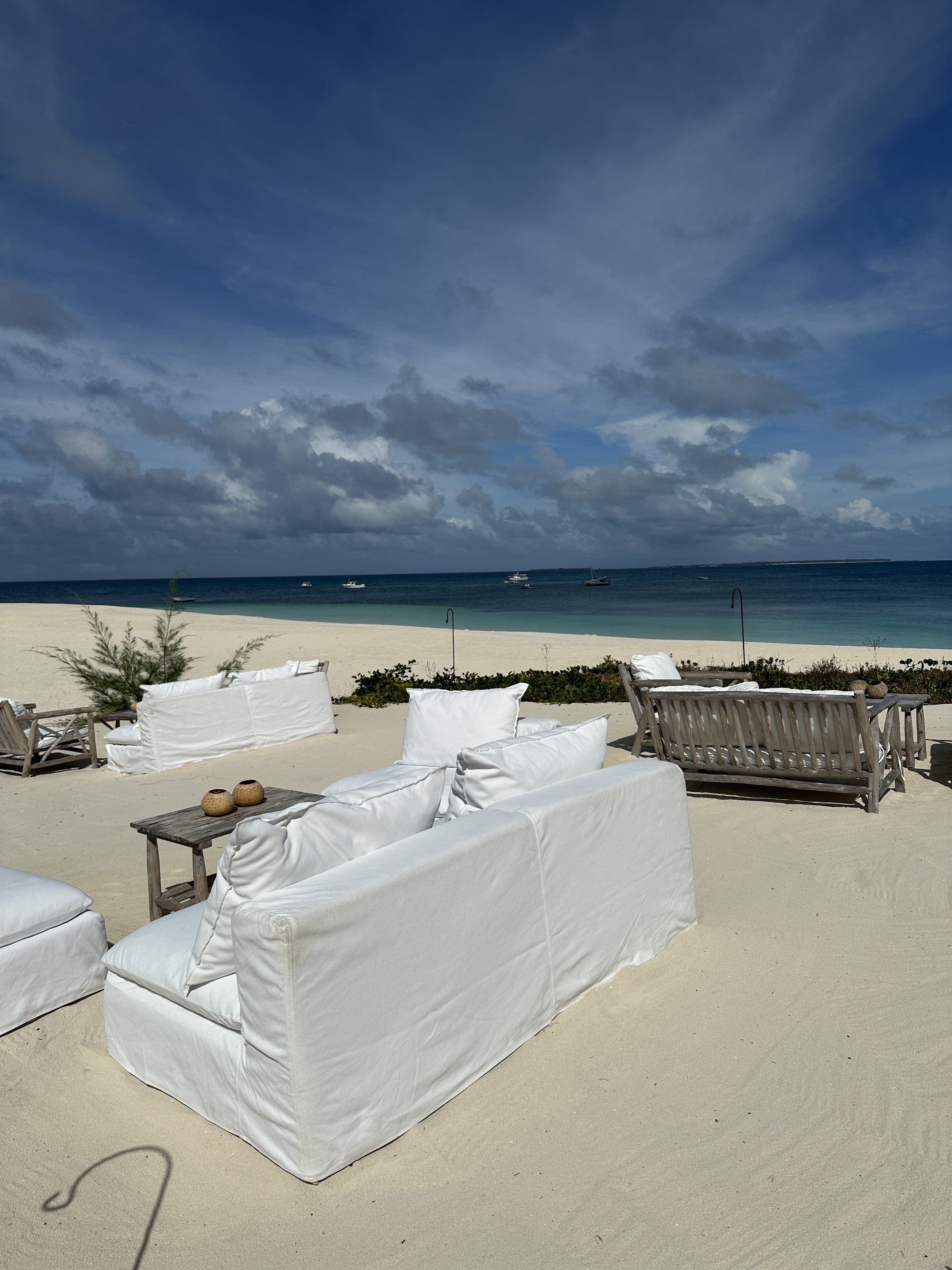 fanjove-island-isabella-familienluxusreisen-thefamilyproject-strand