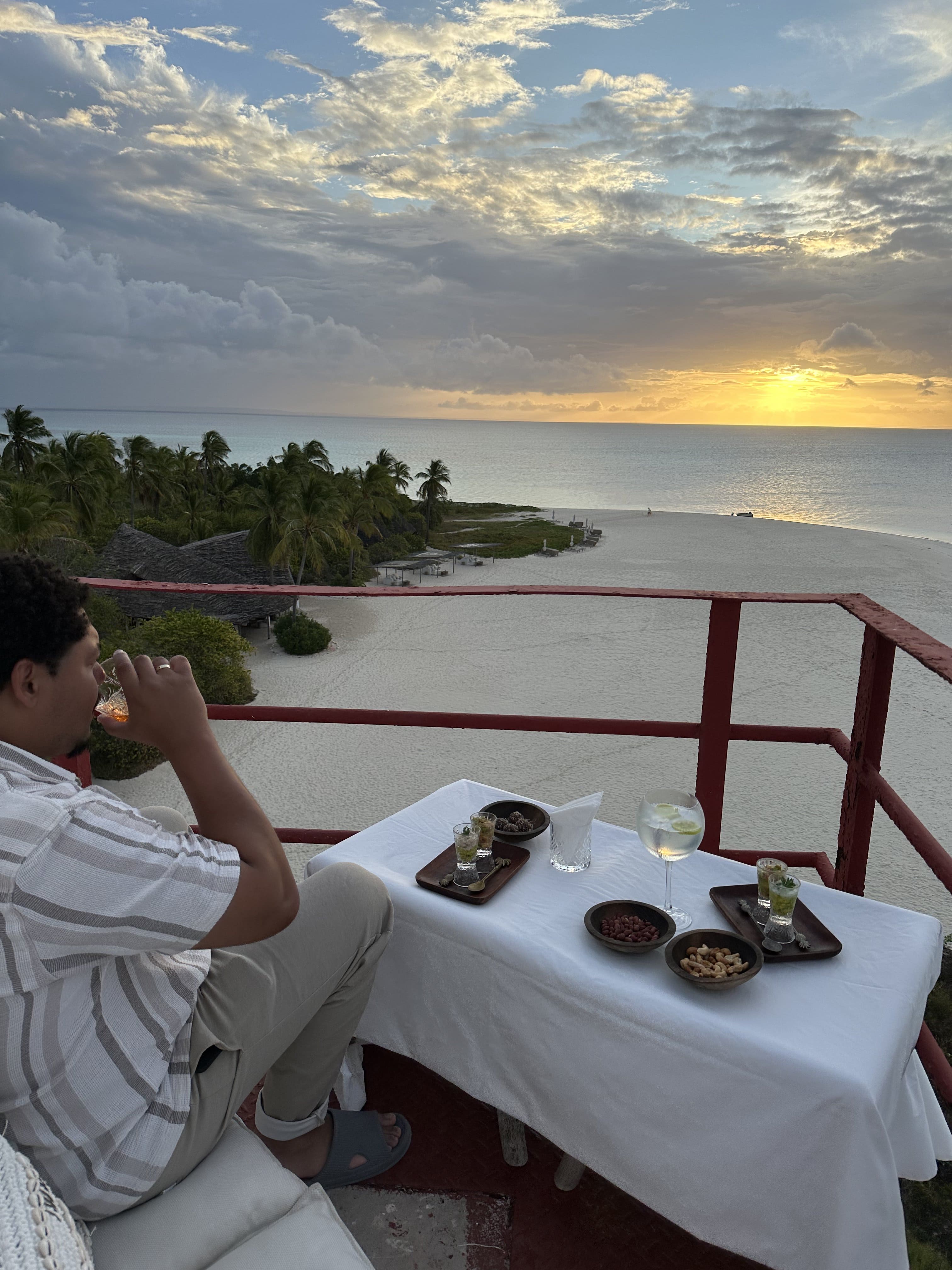 fanjove-island-isabella-familienluxusreisen-thefamilyproject-stranddinner