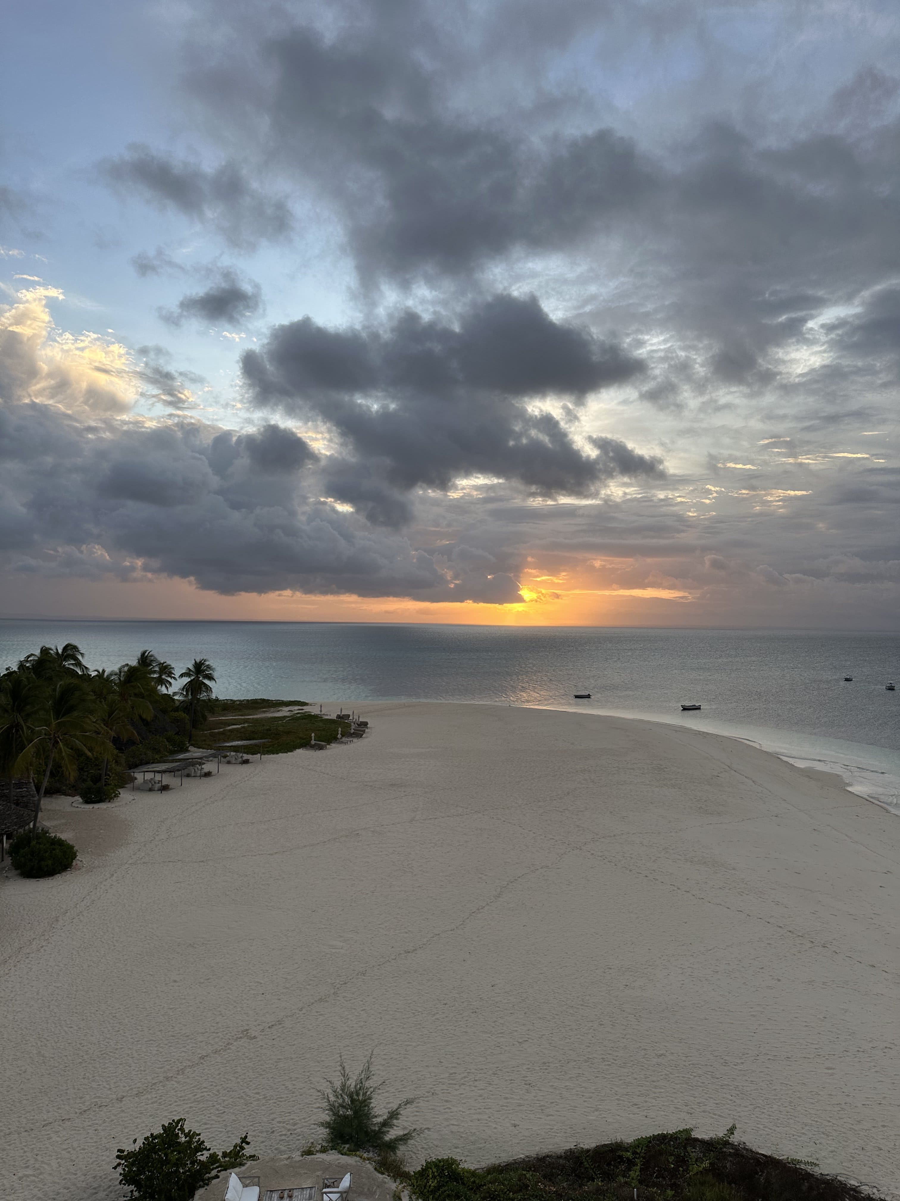 fanjove-island-isabella-familienluxusreisen-thefamilyproject-sunset