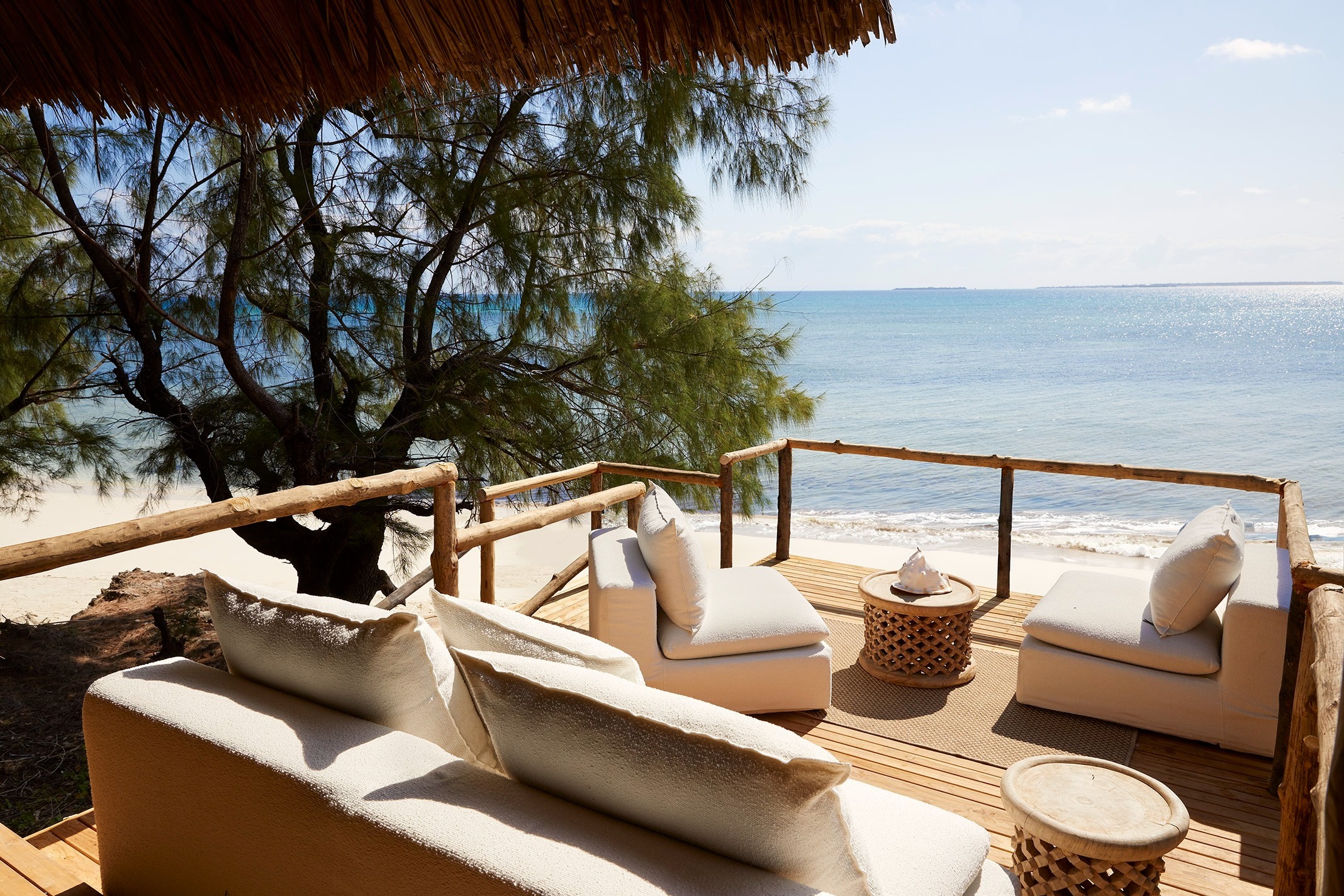 fanjove-private-island-tansania-familienluxusreisen-thefamilyproject-beachbar