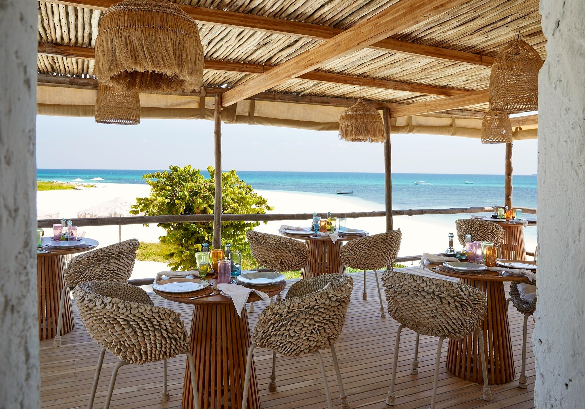 fanjove-private-island-tansania-familienluxusreisen-thefamilyproject-restaurant