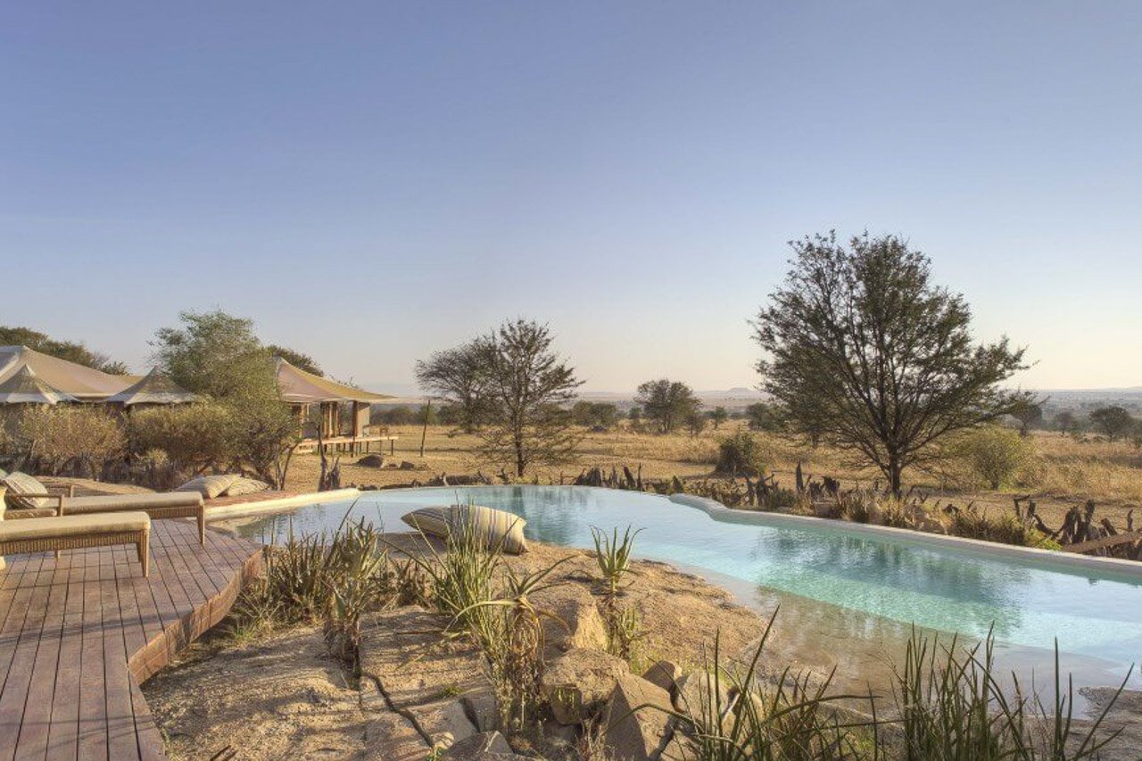 Pool in natürlicher Umgebung der Serengeti.