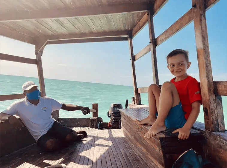 2 andbeyond mnemba island lodge zanzibar sansibar afrika privatbilder kind boot meer