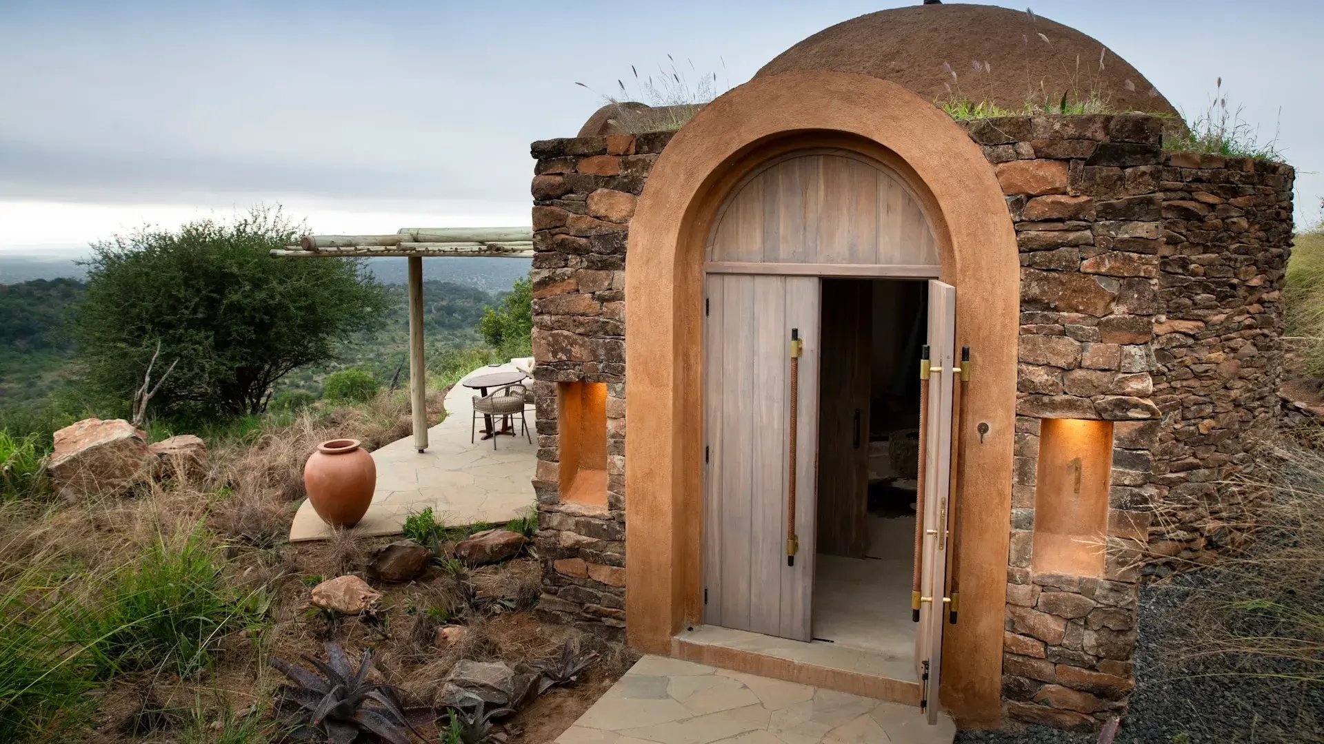 suyian-lodge-kenia-familienluxusreise-thefamilyproject-suite-eingang