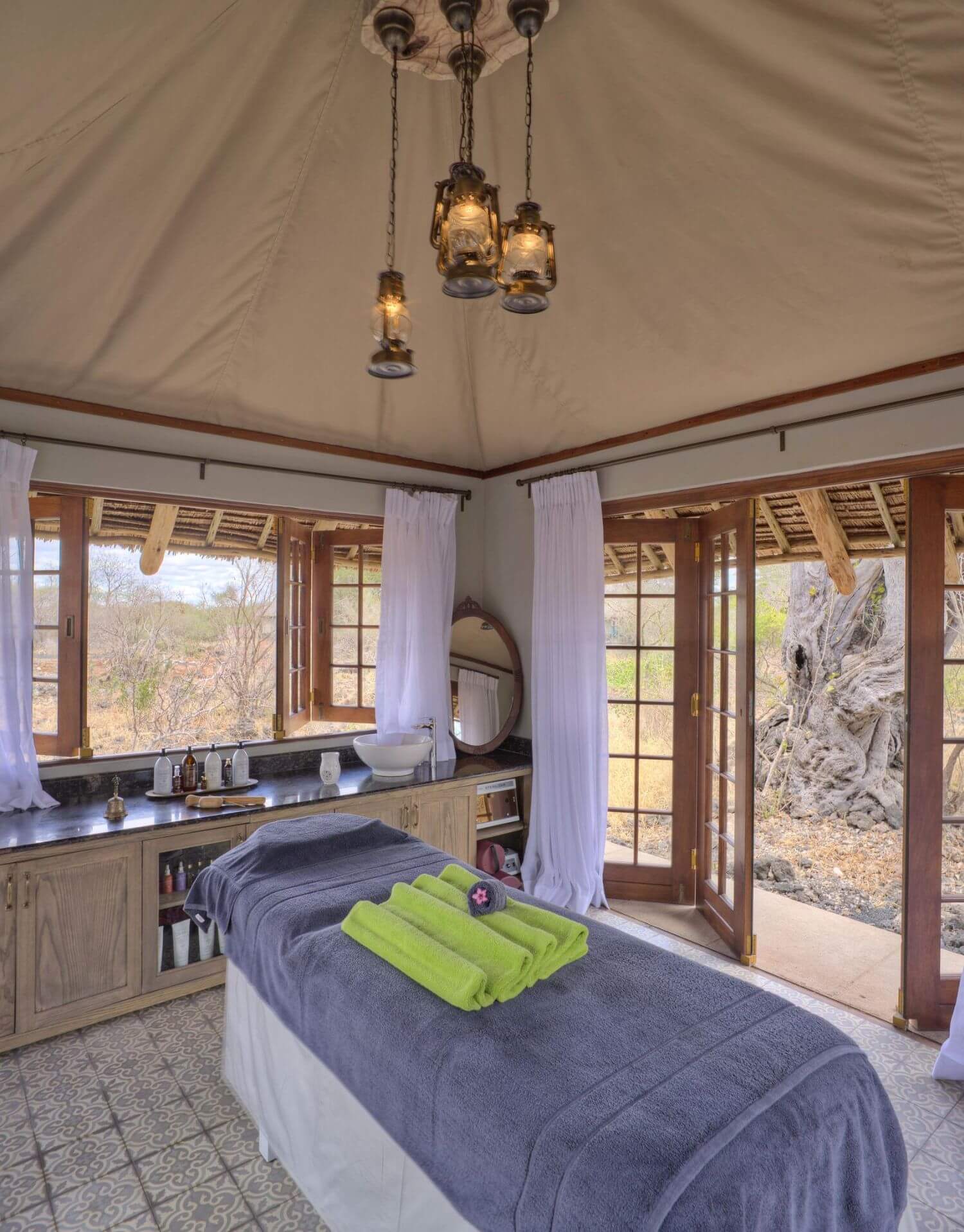 Finch-Hattons-Luxury-Camp-Kenia-Familienluxusreisen-Spa